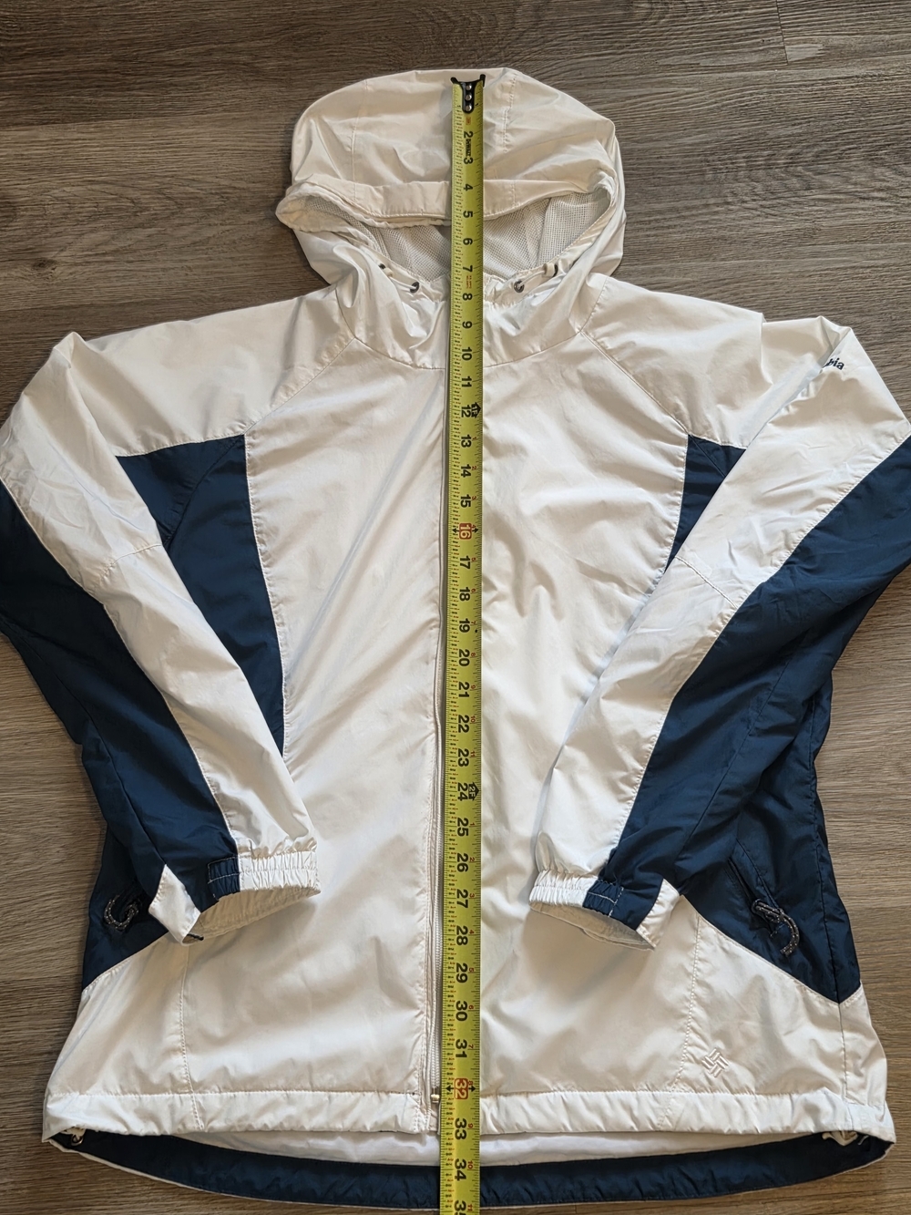 Columbia This jacket is a white and navy blue Columbia windbreaker - Picture 6 of 12